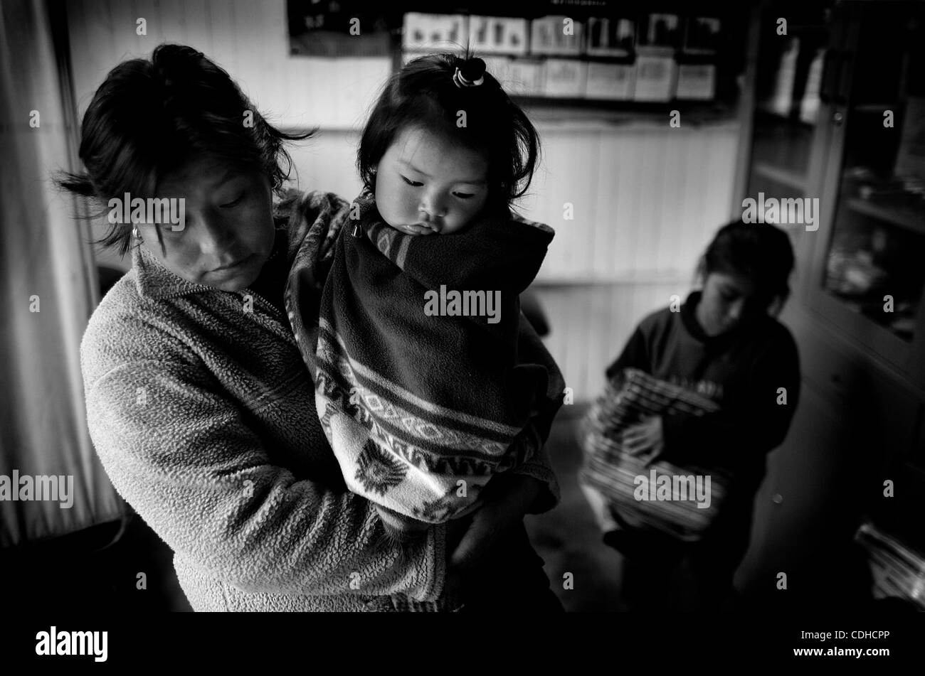 3. Februar 2011 - Lima, Peru - In den Slumgebieten von Lima, ist die arme Bevölkerung gezwungen, Wasser als die von der Mittelklasse bis zum zehnfachen Preis bezahlen. Das Wasser ist oft mit Fäkalien verunreinigt und verursacht schweren Krankheit für diejenigen, die es zu trinken. (Kredit-Bild: © Michael Francis McElroy / Stockfoto