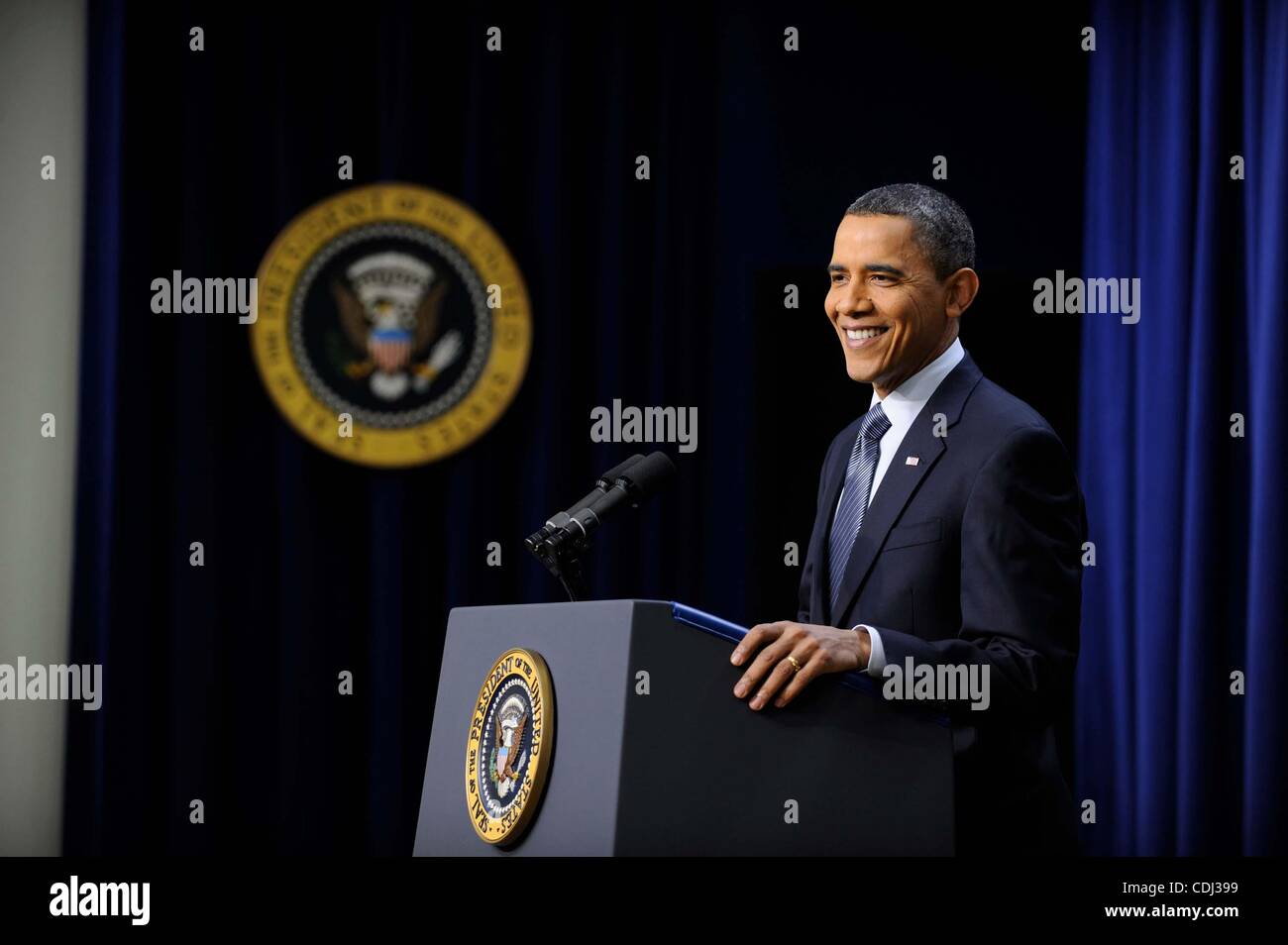 15. Februar 2011 - Washington, District Of Columbia, USA - Präsident BARACK OBAMA hält eine Pressekonferenz im Süden Gericht Auditorium. Es ist seine erste offizielle Pressekonferenz 2011... The White House - Washington DC. 15.02.2011. 2011.I15646CB (Kredit-Bild: © Christy Bowe/Globe Photos/ZUMAPRESS.co Stockfoto