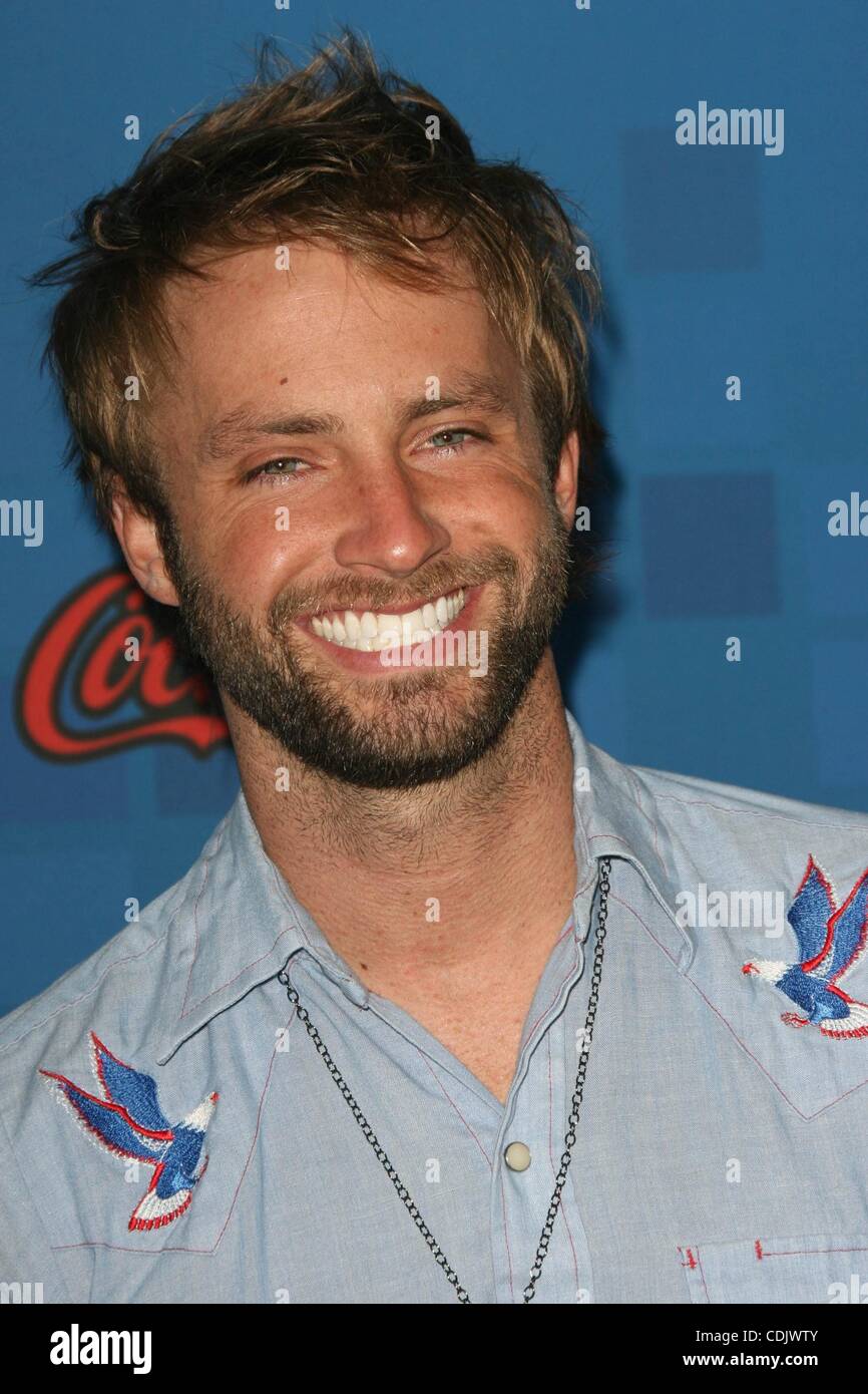 3. März 2011 - Los Angeles, Kalifornien, USA - Sänger PAUL MCDONALD an der Spitze der American Idol Season 10 13 Finalisten Party im Grove, Los Angeles veranstaltet. (Kredit-Bild: © Jeff Frank/ZUMAPRESS.com) Stockfoto