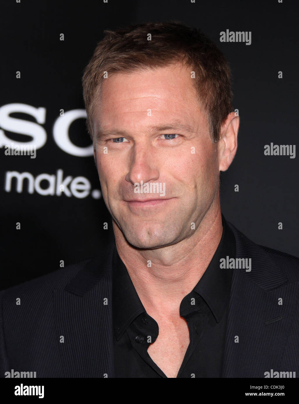 8. März 2011 - Westwood, Kalifornien, USA - AARON ECKHART kommt für die Premiere des Films "Battle: Los Angeles im Dorf Theater. (Kredit-Bild: © Lisa O'Connor/ZUMAPRESS.com) Stockfoto