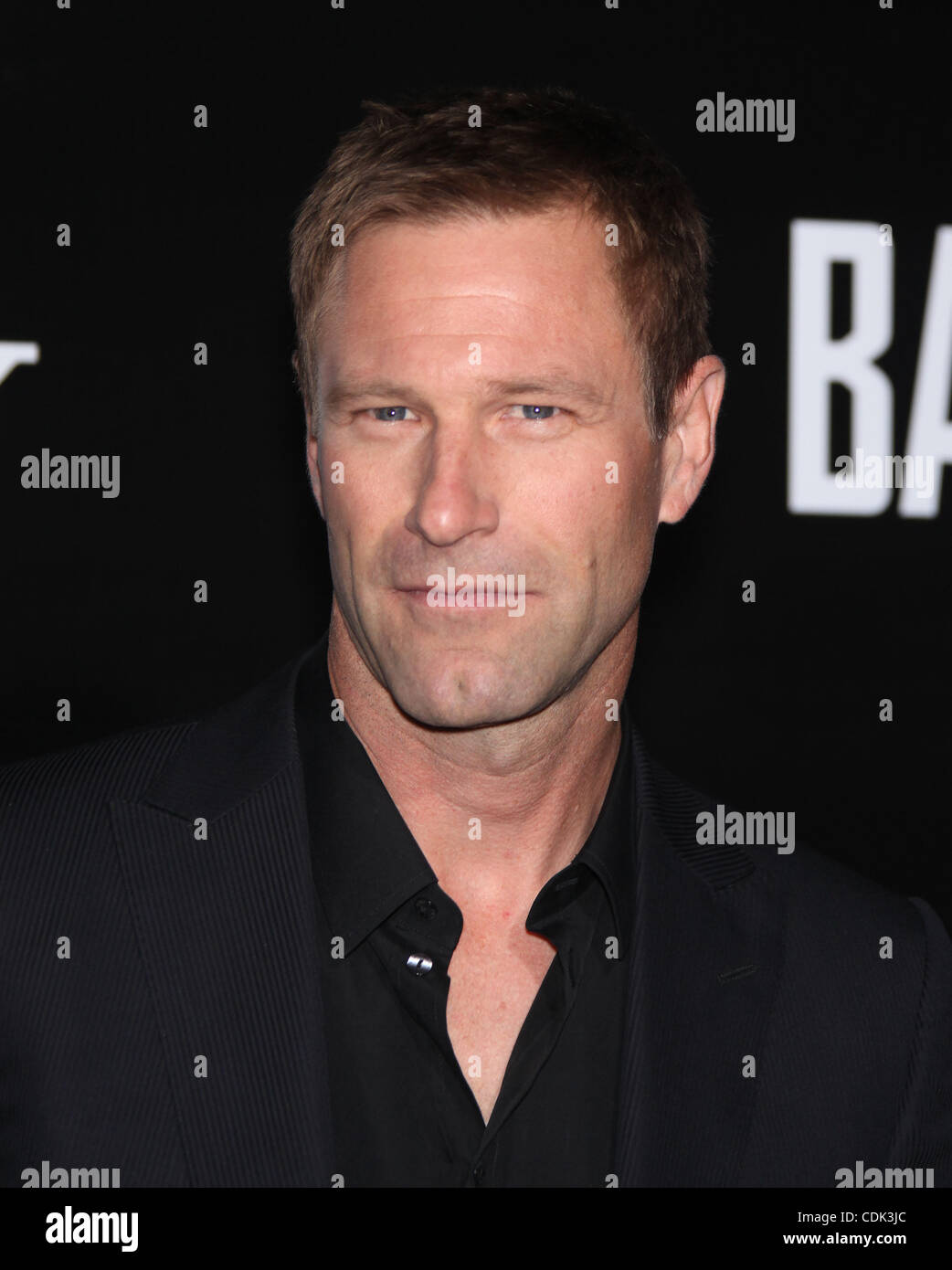 8. März 2011 - Westwood, Kalifornien, USA - AARON ECKHART kommt für die Premiere des Films "Battle: Los Angeles im Dorf Theater. (Kredit-Bild: © Lisa O'Connor/ZUMAPRESS.com) Stockfoto