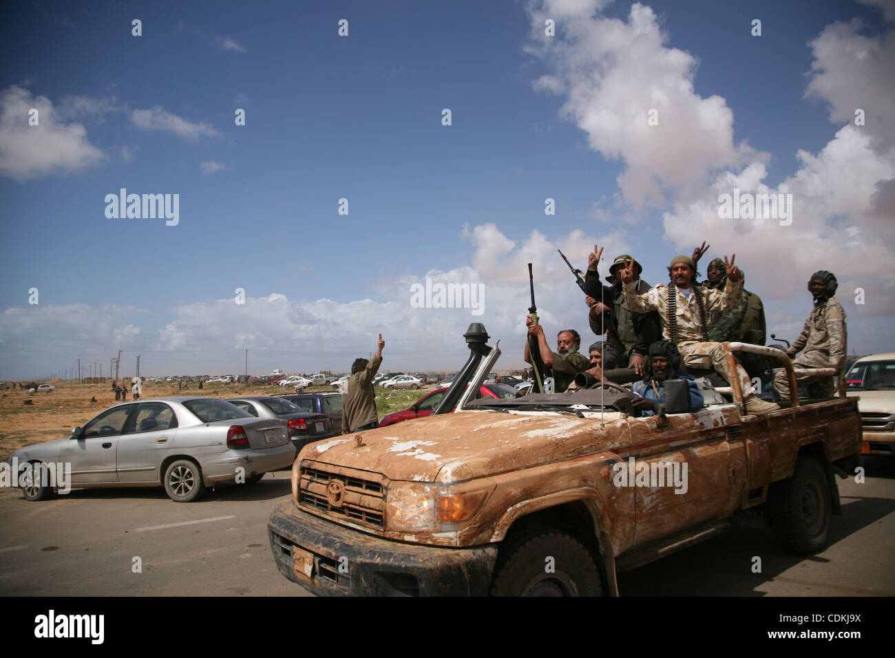 21. März 2011 - Rebellen Ajdabya, Libyen - Eingabe Ajdabya zu kämpfen. Rebellen gewinnen Gebiet von Gaddafi Truppen in Ajdabya. (Kredit-Bild: © Medyan Dairieh/ZUMAPRESS.com) Stockfoto