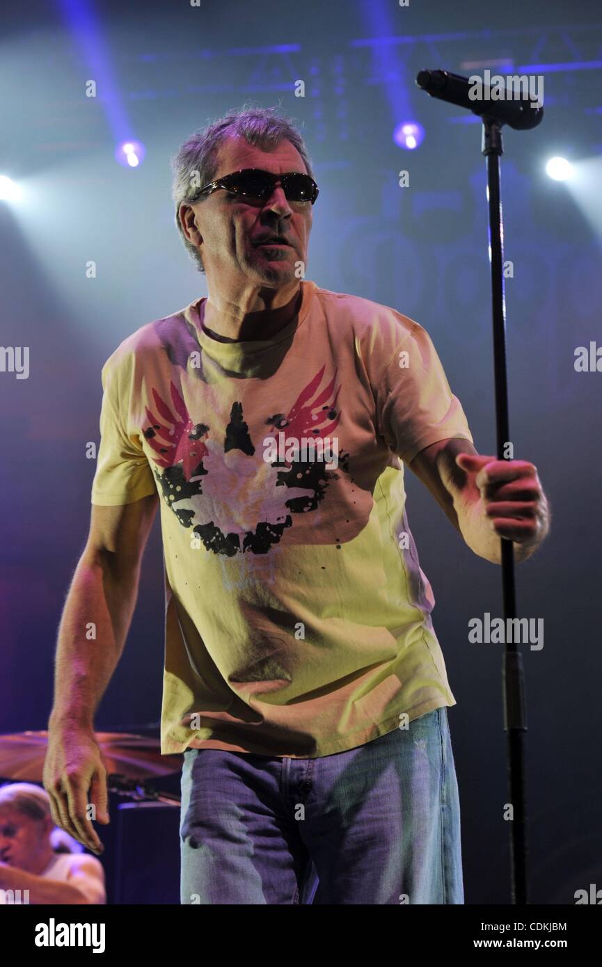 21. März 2011 - St Petersburg, Russland - IAN GILLAN von Deep Purple auf der Bühne. (Kredit-Bild: © PhotoXpress/ZUMAPRESS.com) Stockfoto