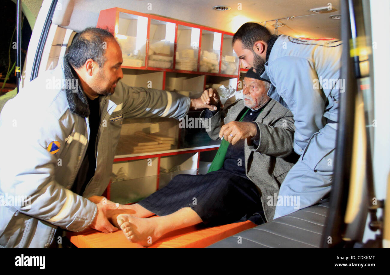 Hier abgebildet ist die Ankunft im al-Shifa-Krankenhauses in Gaza-Stadt eine Reihe von verletzte Palästinenser verletzt als Folge der jüngsten israelischen Aggressionen Gaza City.22 März 2011.Phot von Naaman Omar. Stockfoto