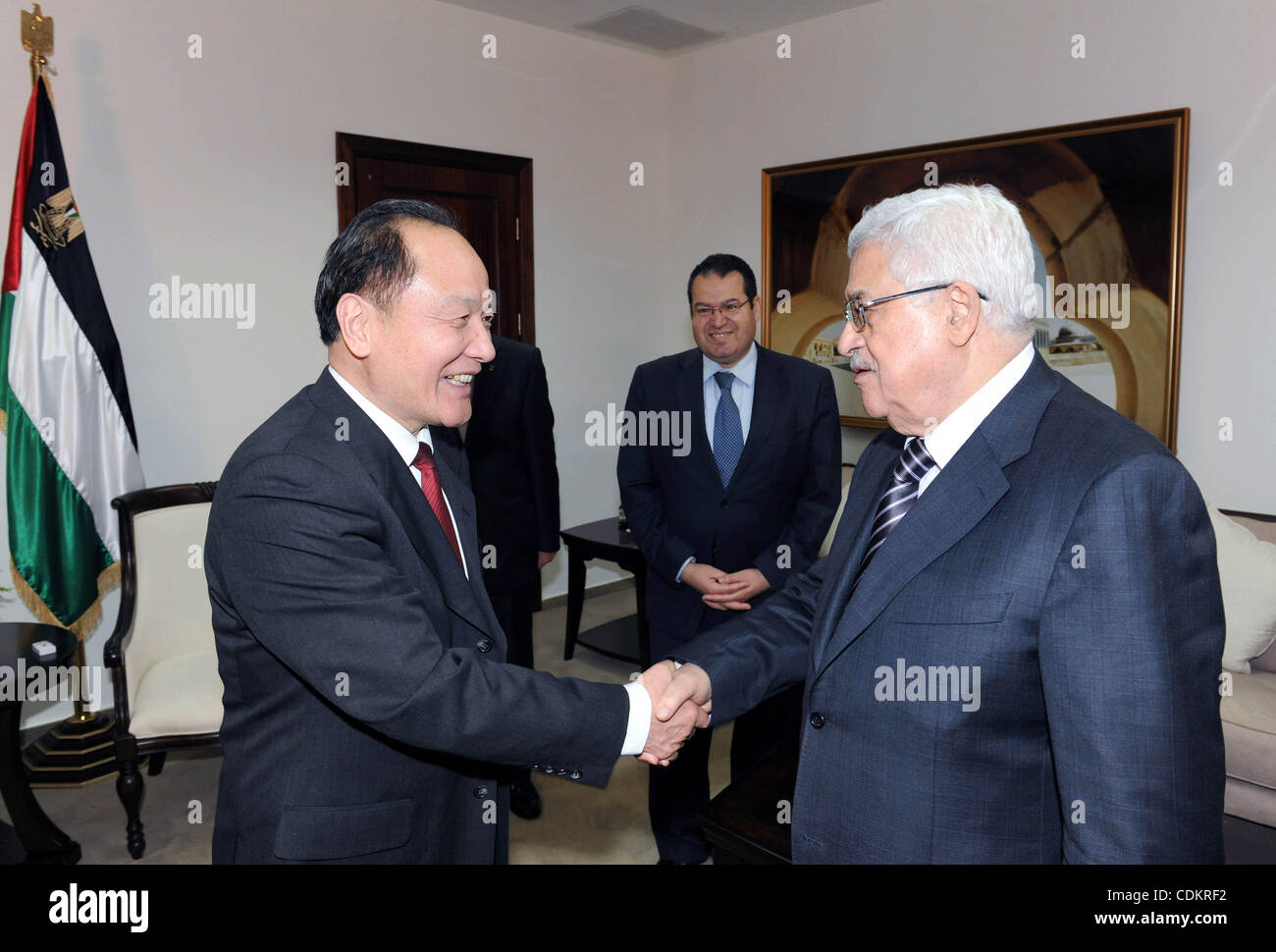 25. März 2011 trifft sich mit dem chinesischen Präsidenten Gesandten für den Friedensprozess im Nahen Osten in der West Bank in der Stadt Ramallah - Ramallah, Westjordanland - Palästinenserpräsident MAHMOUD ABBAS (Abu Mazen). (Kredit-Bild: © Thaer Ganaim/apaimages/ZUMAPRESS.com) Stockfoto