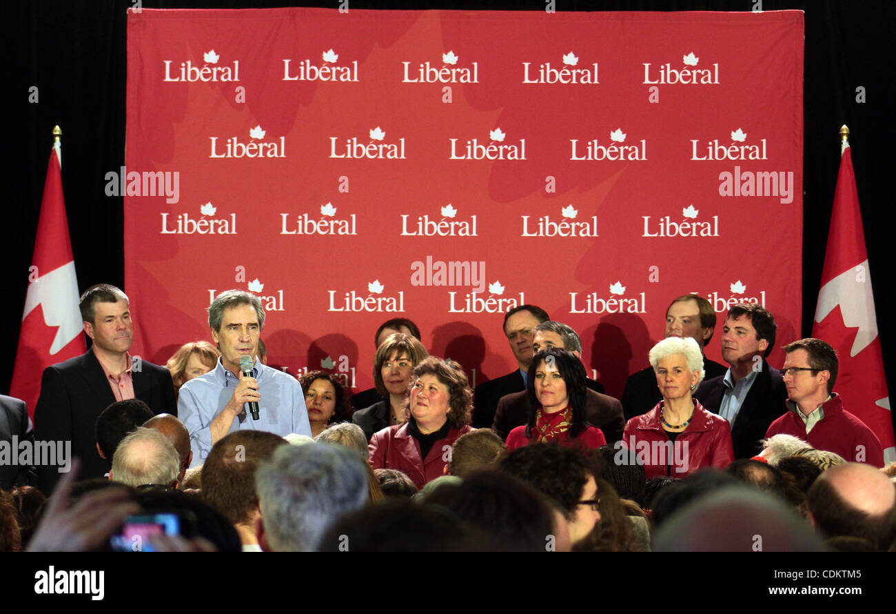 26. März 2011 - Ottawa, Ontario, Kanada - Kanada liberale Parteichef MICHEAL IGNATIEFF beginnt offiziell seine Kampagne im Gespräch mit seinen Anhängern während der Liberalen Partei Wahl-Kampagne-Kickoff in Ottawa, Kanada. Kanadas Wähler gehen zu den Urnen am 2. Mai, nachdem die Minderheit konservativen gehen Stockfoto