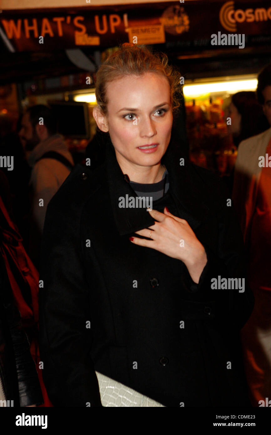 5. April 2011 - Athen, Griechenland - Schauspielerin DIANE KRUGER kommen für die Premiere des Films "Pieds Nus Sur Les Limaces'', welche sie stars auf dem 12. Francophone Filmfestival. (Bild Kredit: Aristidis Vafeiadakis/ZUMAPRESS.com ©) Stockfoto