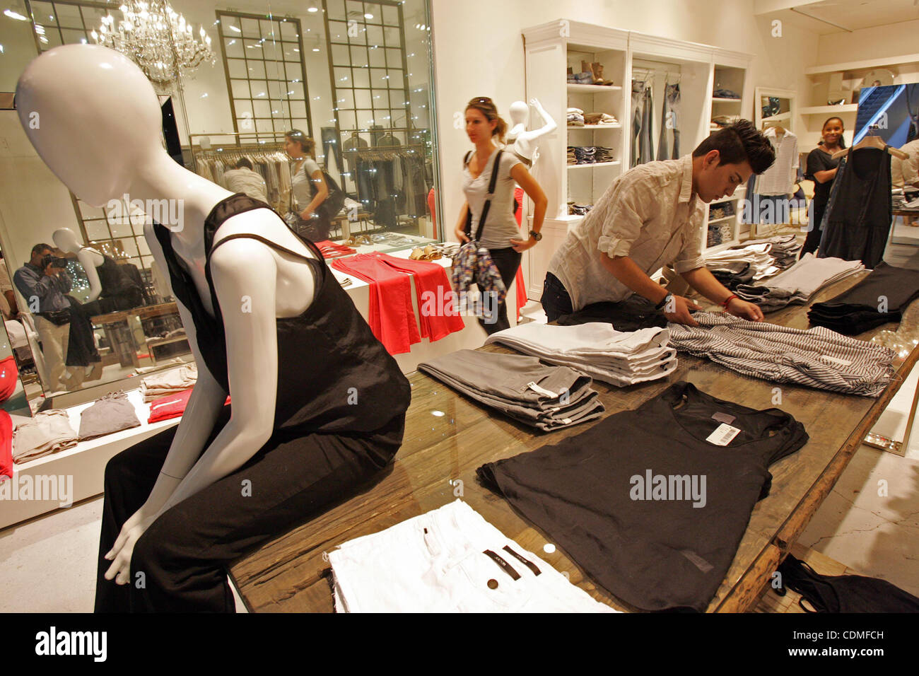 Ein Joes Jeans store bei Santa Monica Place Shop. (Foto von Ringo Chiu / Zuma Press) Stockfoto