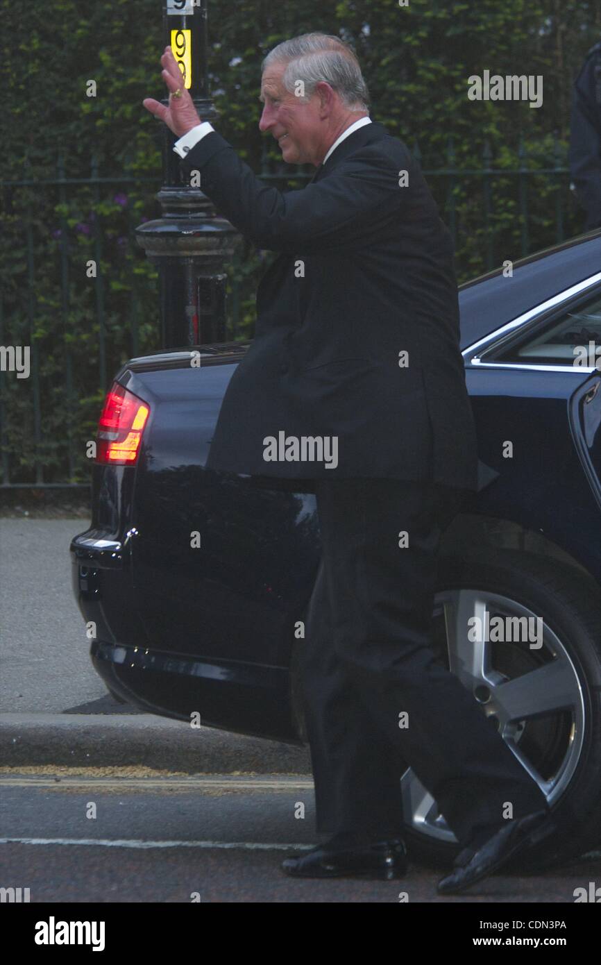 28. April 2011 - London, Spanien - Camilla, Herzogin von Cornwall und seine königliche Hoheit Prinz Charles, Prince Of Wales besuchen Sie vor der Hochzeit Abendessen im Mandarin Oriental Hyde Park am 28. April 2011 in London, England. (Bild Kredit: Jack Abuin/ZUMAPRESS.com ©) Stockfoto