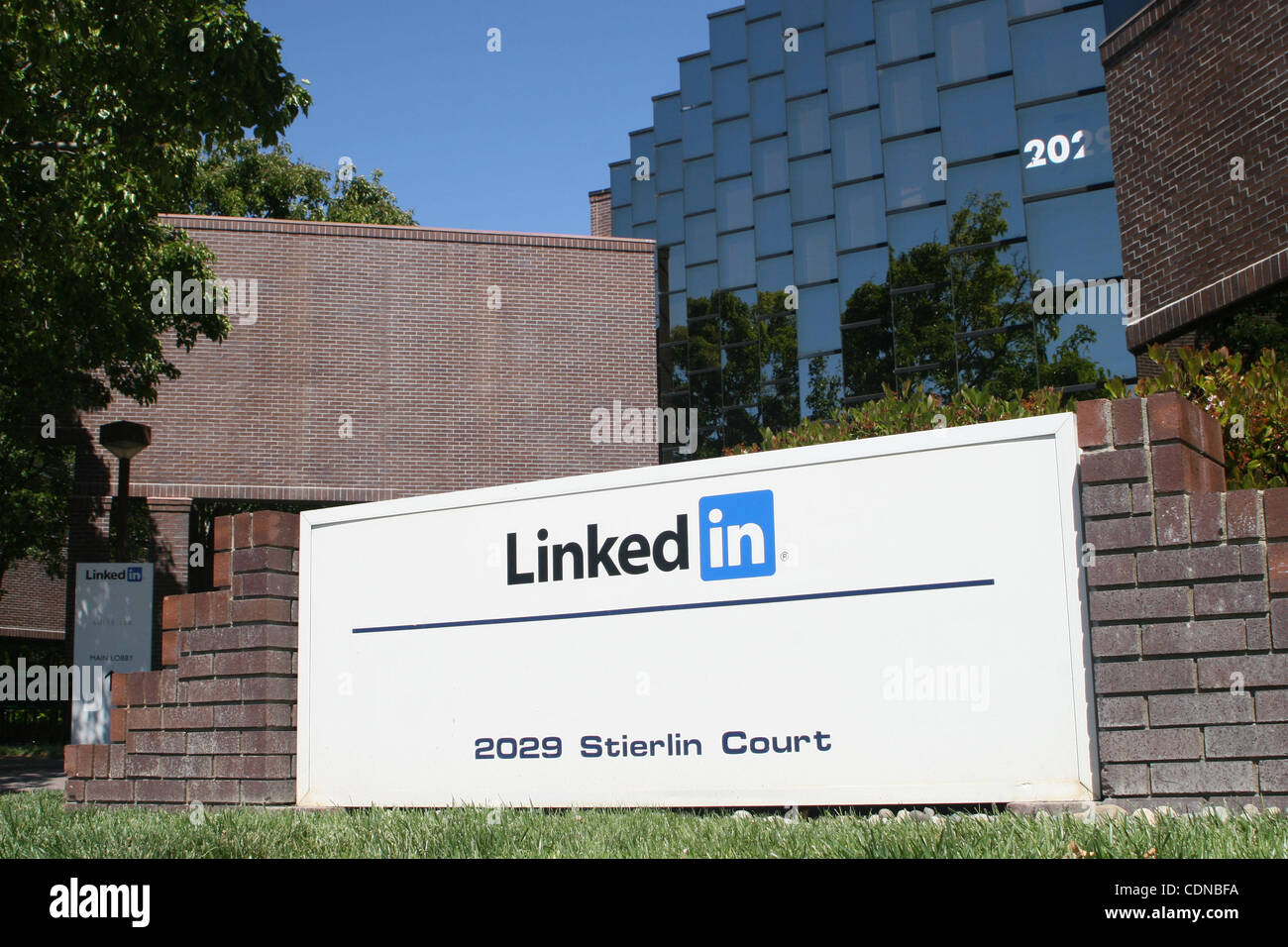 18. Mai 2011 - Mountain View, Kalifornien, USA - Hauptsitz der LinkedIn Corporation befindet sich im Silicon Valley im Jahr 2029 Stierlin Court, Mountain View, Kalifornien. Das Unternehmen betreibt ein soziales Netzwerk für Profis konzipiert, damit Mitglieder Jobs finden, verbinden mit anderen Ei Stockfoto