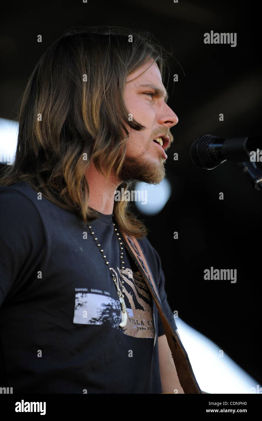 Country-Musik Künstler und Sohn von Willie Nelson, spielte Lukas Nelson ein live-Konzert während eines Teils des Willie Nelsons Land Throwdown Event bei den Pozo Saloon in Pozo, CA. am 25. Juni 2011. (Kredit-Bild: © John Pyle/Cal Sport Media/ZUMAPRESS.com) Stockfoto