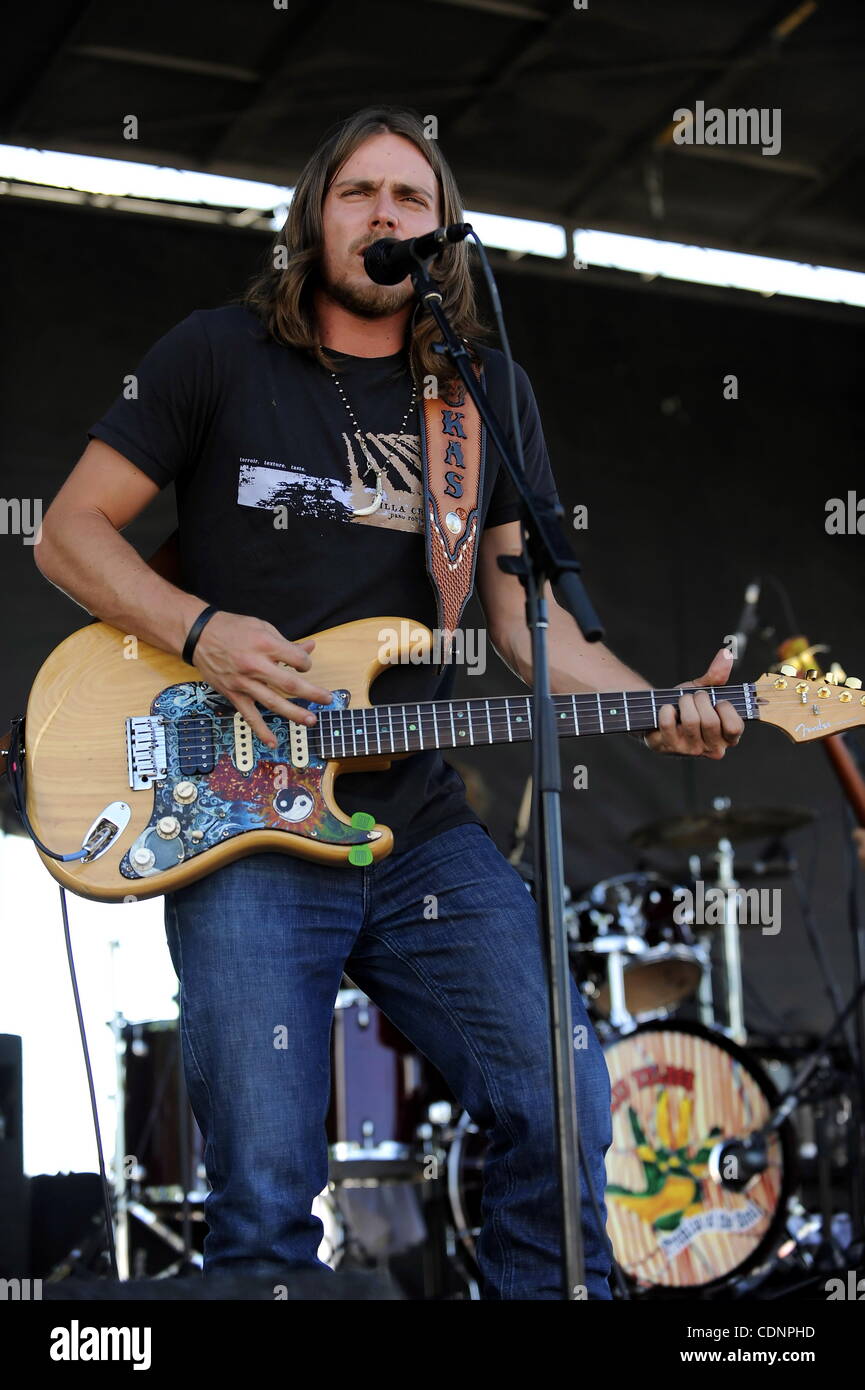 Country-Musik Künstler und Sohn von Willie Nelson, spielte Lukas Nelson ein live-Konzert während eines Teils des Willie Nelsons Land Throwdown Event bei den Pozo Saloon in Pozo, CA. am 25. Juni 2011. (Kredit-Bild: © John Pyle/Cal Sport Media/ZUMAPRESS.com) Stockfoto