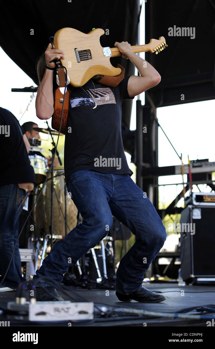 Country-Musik Künstler und Sohn von Willie Nelson, spielte Lukas Nelson ein live-Konzert während eines Teils des Willie Nelsons Land Throwdown Event bei den Pozo Saloon in Pozo, CA. am 25. Juni 2011. (Kredit-Bild: © John Pyle/Cal Sport Media/ZUMAPRESS.com) Stockfoto