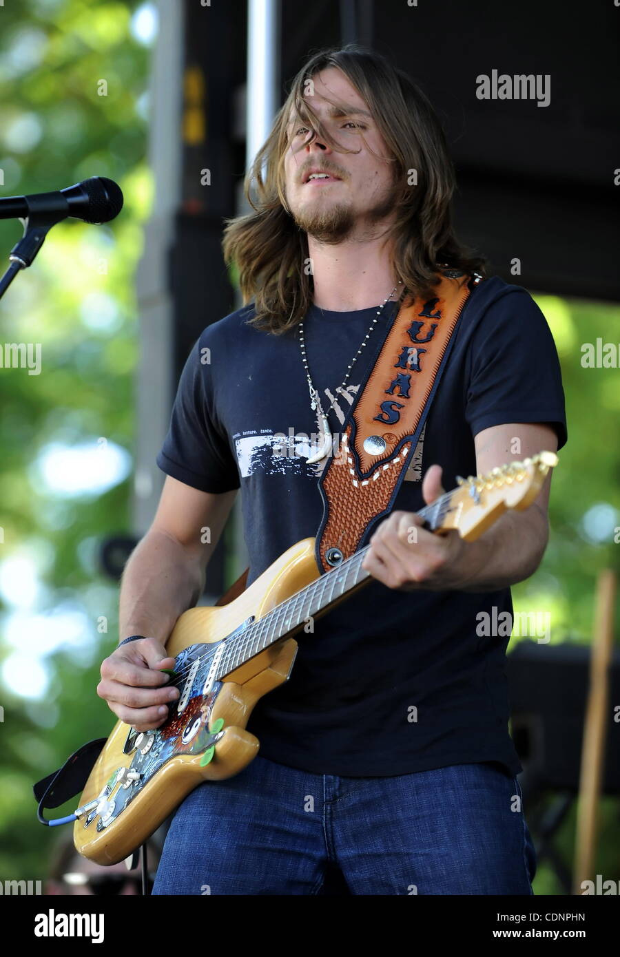 Country-Musik Künstler und Sohn von Willie Nelson, spielte Lukas Nelson ein live-Konzert während eines Teils des Willie Nelsons Land Throwdown Event bei den Pozo Saloon in Pozo, CA. am 25. Juni 2011. (Kredit-Bild: © John Pyle/Cal Sport Media/ZUMAPRESS.com) Stockfoto