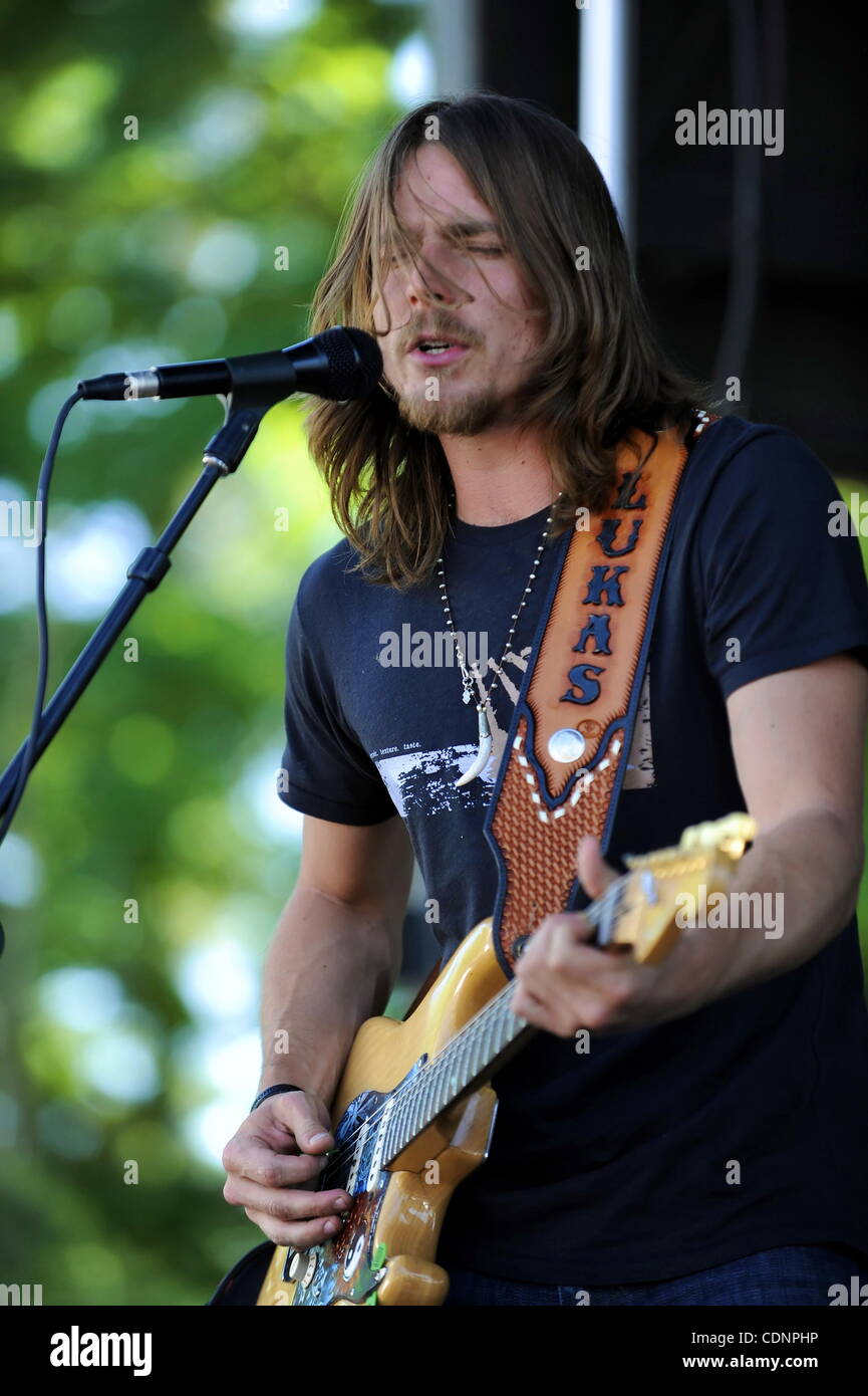 Country-Musik Künstler und Sohn von Willie Nelson, spielte Lukas Nelson ein live-Konzert während eines Teils des Willie Nelsons Land Throwdown Event bei den Pozo Saloon in Pozo, CA. am 25. Juni 2011. (Kredit-Bild: © John Pyle/Cal Sport Media/ZUMAPRESS.com) Stockfoto