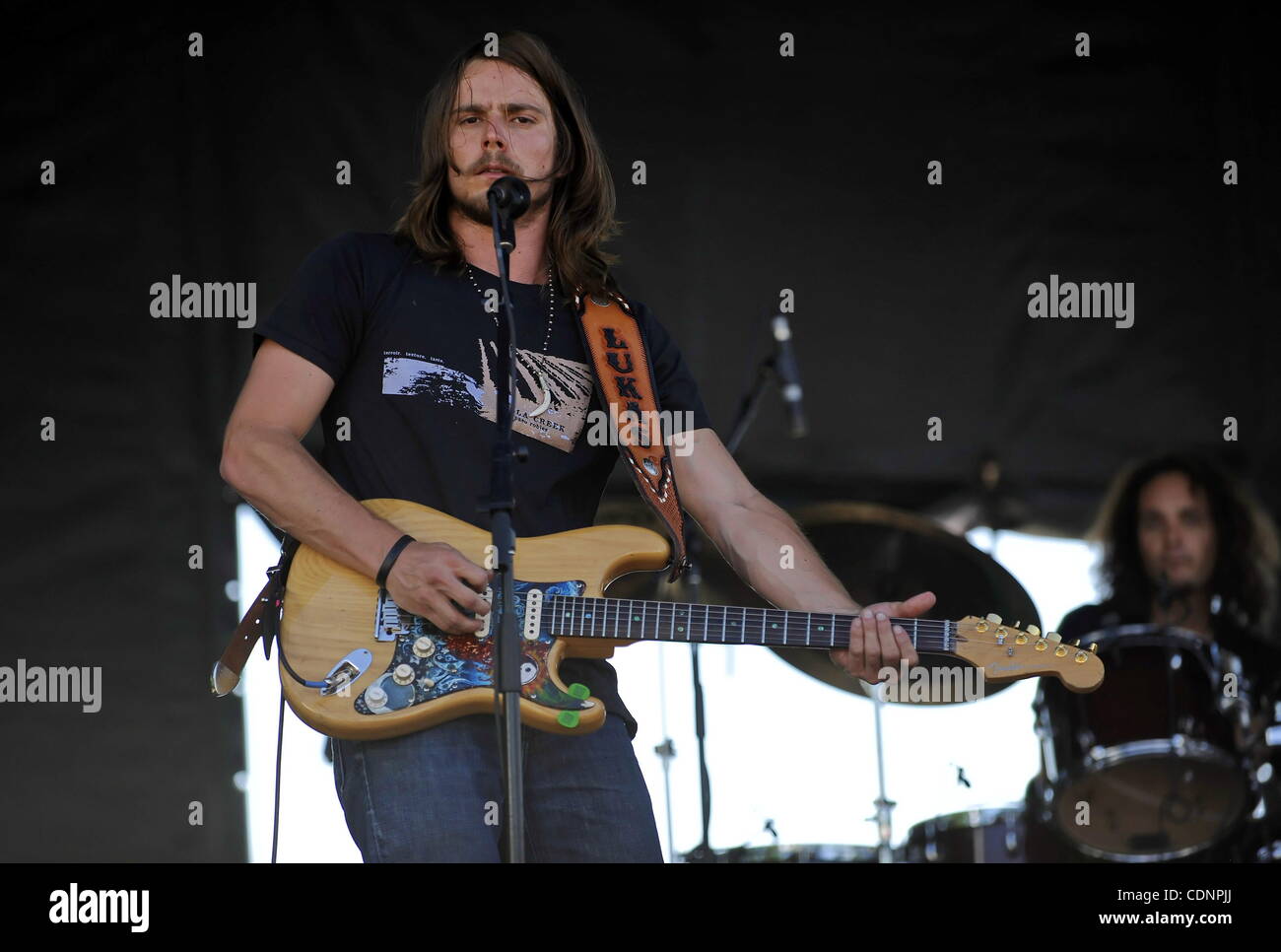 Country-Musik Künstler und Sohn von Willie Nelson, spielte Lukas Nelson ein live-Konzert während eines Teils des Willie Nelsons Land Throwdown Event bei den Pozo Saloon in Pozo, CA. am 25. Juni 2011. (Kredit-Bild: © John Pyle/Cal Sport Media/ZUMAPRESS.com) Stockfoto