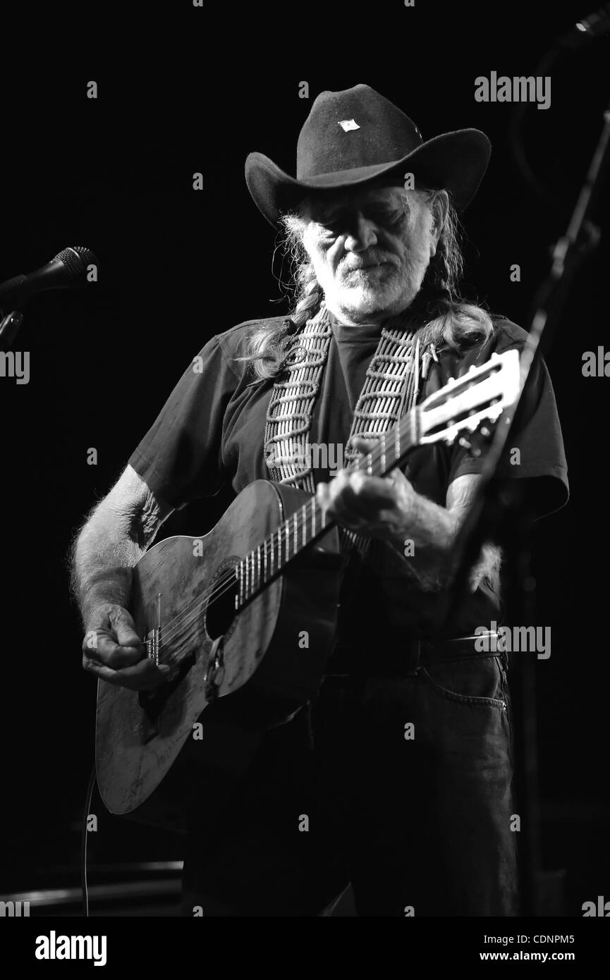 Country-Legende Willie Nelson gespielt ein live-Konzert während der Willie Nelson Land Throwdown-Veranstaltung an der Pozo Saloon in Pozo, CA. am 25. Juni 2011. (Kredit-Bild: © John Pyle/Cal Sport Media/ZUMAPRESS.com) Stockfoto