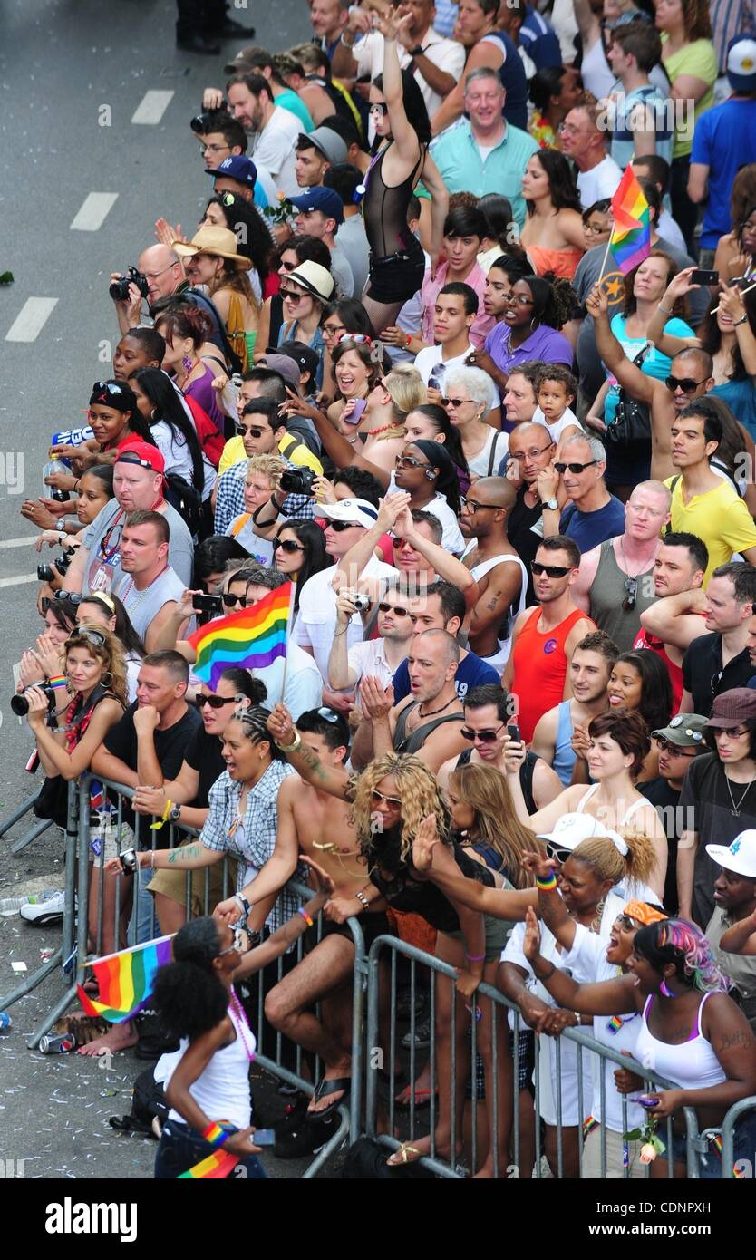 26. Juni 2011 - Manhattan, New York, USA - 42. jährliche LGBT Pride März an der Christopher Street im West Village. Jährliche-Pride-Parade in New York City begann 1970 als eine Erinnerung an die ein-Jahres-Jubiläum der Stonewall Aufstände. Der März hat sich seitdem um die älteste und eine der Welt zu werden Stockfoto