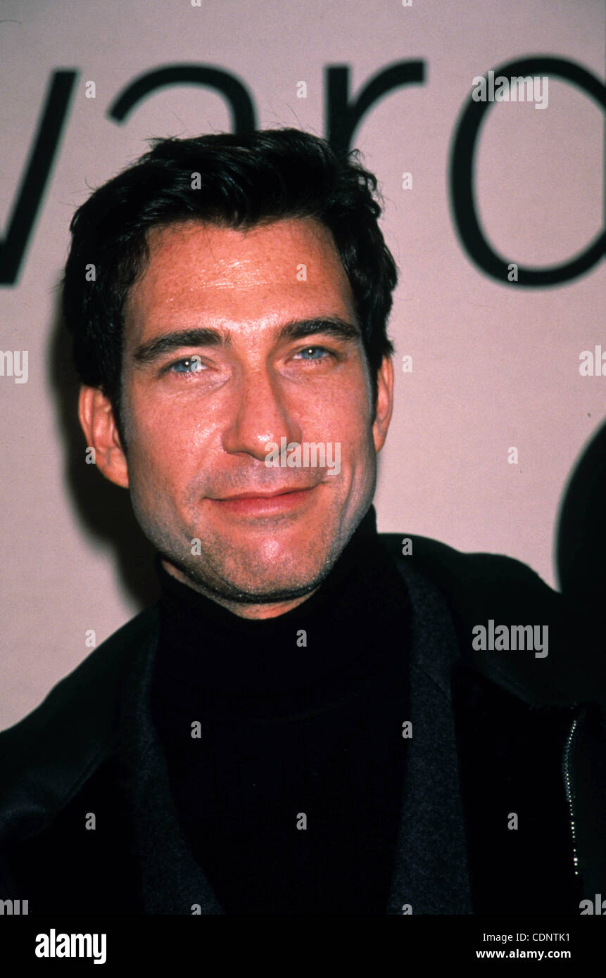 28. Juni 2011 - New York, New York, US - K20183AR. DYLAN MCDERMOTT. VH1 Vogue 2000 Fashion Awards am Theater im Madison Square Garden, New York City. 10/20/2000(Credit Image: © Andrea Renault/Globe Photos/ZUMAPRESS.com) Stockfoto