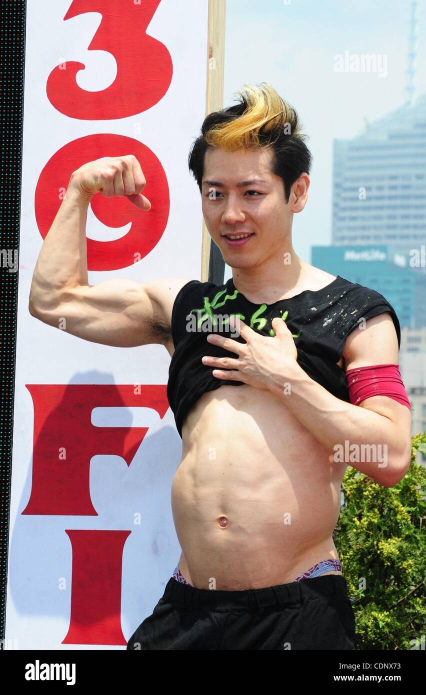 4 Juli 2011 Feed Manhattan New York Us Japanische Hotdog Essen Champion Takeru Kobayashi Funfter In 10 Minuten Auf Dem Dach Des 230 69 Nathan Beruhmte Frankfurter Isst Im Wettbewerb