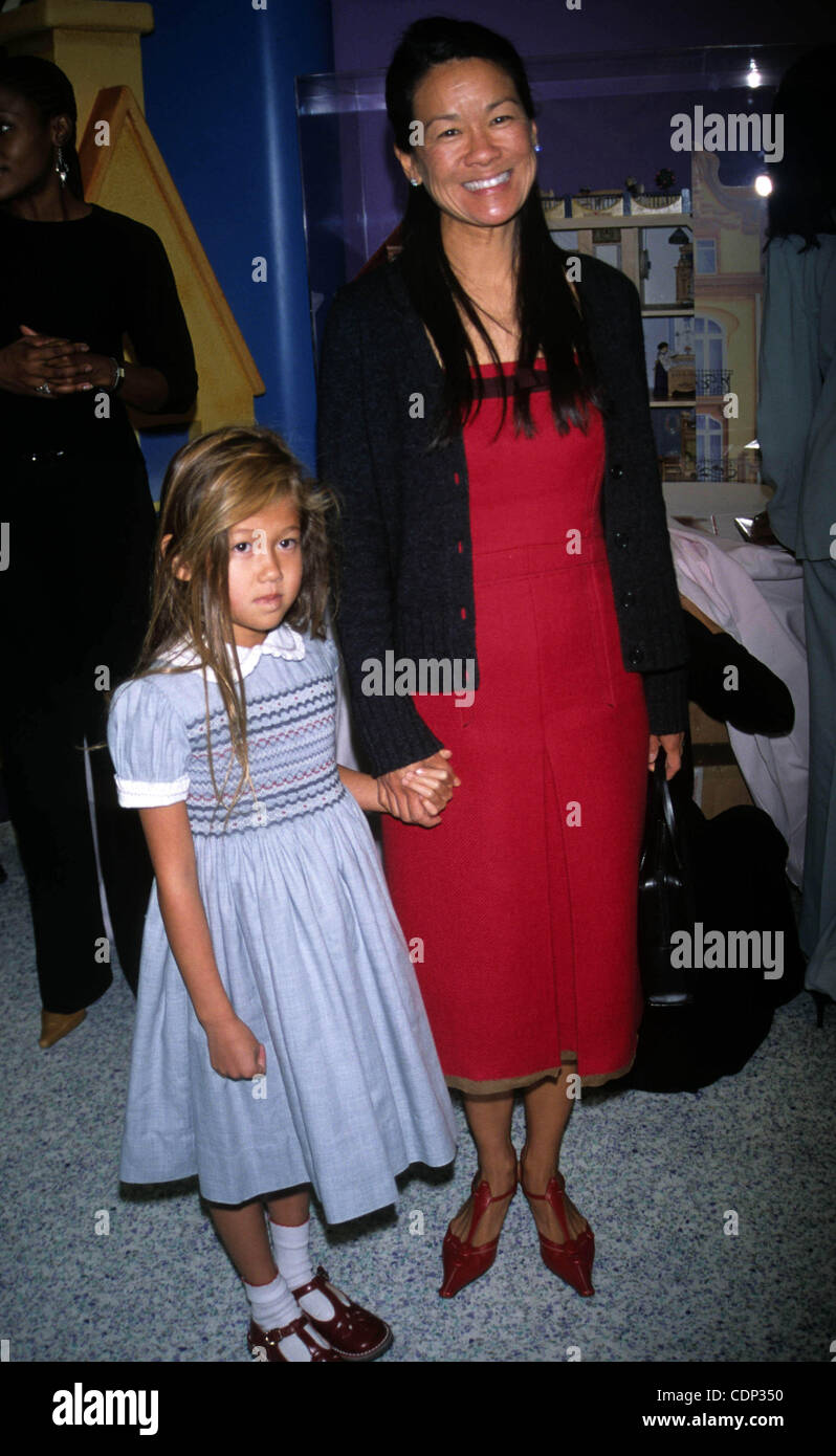 20. Juli 2011 - New York, New York, US - K23093JBU. HELEN LEE SCHIFTER. FAO Schwartz Feierlichkeiten 140 Jahren als Urlaubstradition, NYC. 2001 (Kredit-Bild: © Judie Burstein/Globe Photos/ZUMAPRESS.com) Stockfoto
