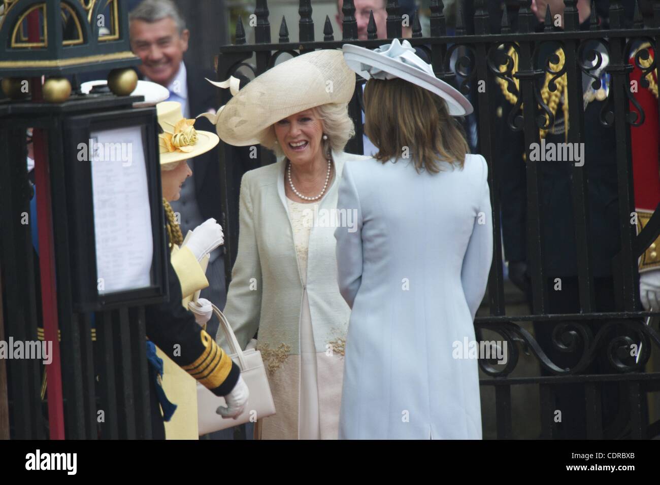 2. Mai 2011 - London, England, UK - Camilla, fährt Duchess of Cornwall Westminster Abbey nach der Hochzeit von Prinz William und Kate Middleton. (Kredit-Bild: © Mark Makela/ZUMAPRESS.com) Stockfoto