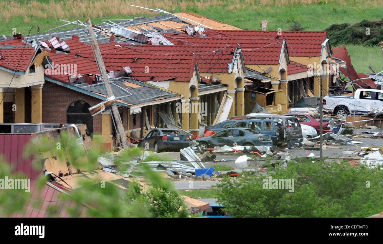 28 April 11 Ringgold Georgia Usa Ist Ein Zerstorter Mcdonald S Restaurant Gesehen Nachdem Ein Tornado Durch In Ringgold Georgia Usa Am 28 April 11 Fegte Mehrere Menschen Starben In Der Gegend