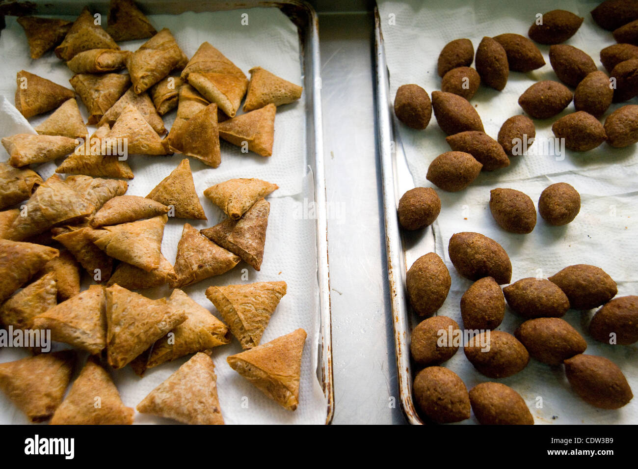 30. Juni 2011 - Beirut, Libanon - 30. Juni 2011, Beirut, Libanon - lokale Speisen in der Küche einer Non-Profit-Agentur in Beirut, Libanon. All die Frauen, die für das Zentrum arbeiten waren einmal Nutznießer und kochen, Schneiderei und andere vermarktbaren Fähigkeiten geschult. (Kredit-Bild: © David S Stockfoto