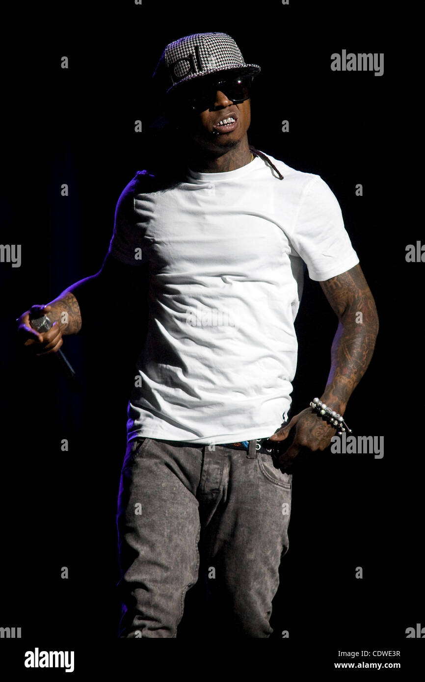 20. April 2011 - Phoenix, Arizona, USA - Lil Wayne führt bei US Airways Center bei seinem '' ich bin immer noch Musik Tour 2011 "in Phoenix, Arizona. (Kredit-Bild: © gen Lower/Southcreek Global/ZUMAPRESS.com) Stockfoto