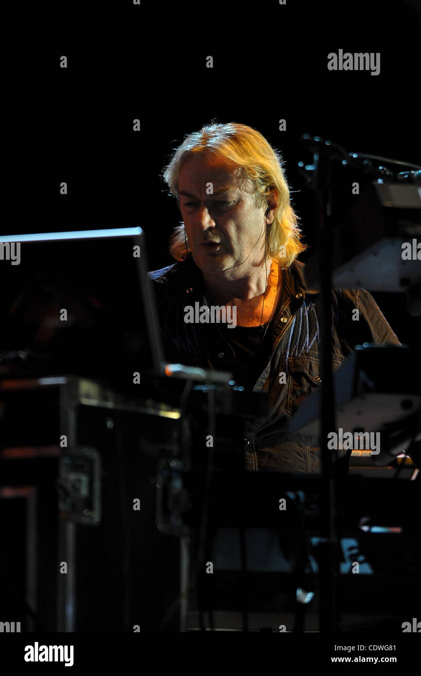 15. Juli 2011 - Orange Beach, Alabama, USA - führt ja Keyboarder Geoff Downes in The Wharf in Orange Beach, Alabama. (Kredit-Bild: © Michael Chang/Southcreek Global/ZUMApress.com) Stockfoto