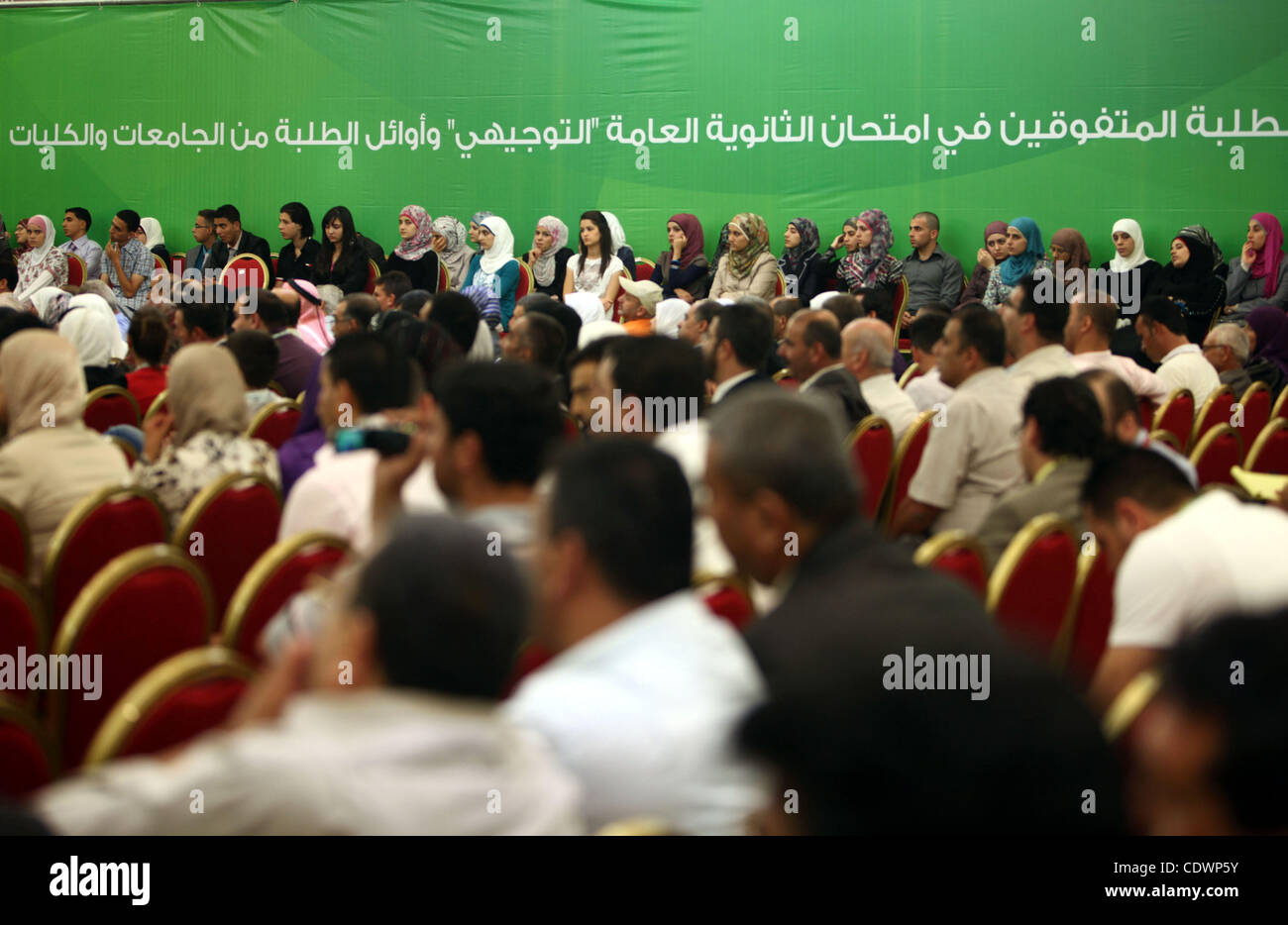 Palästinensischen Ministerpräsidenten, Salam Fayyad hält Rede bei der Ehre-Student-Preisverleihung in der Westbank-Stadt Ramallah am 28. Juli 2011. Foto: Mustafa Abu Dayeh Stockfoto