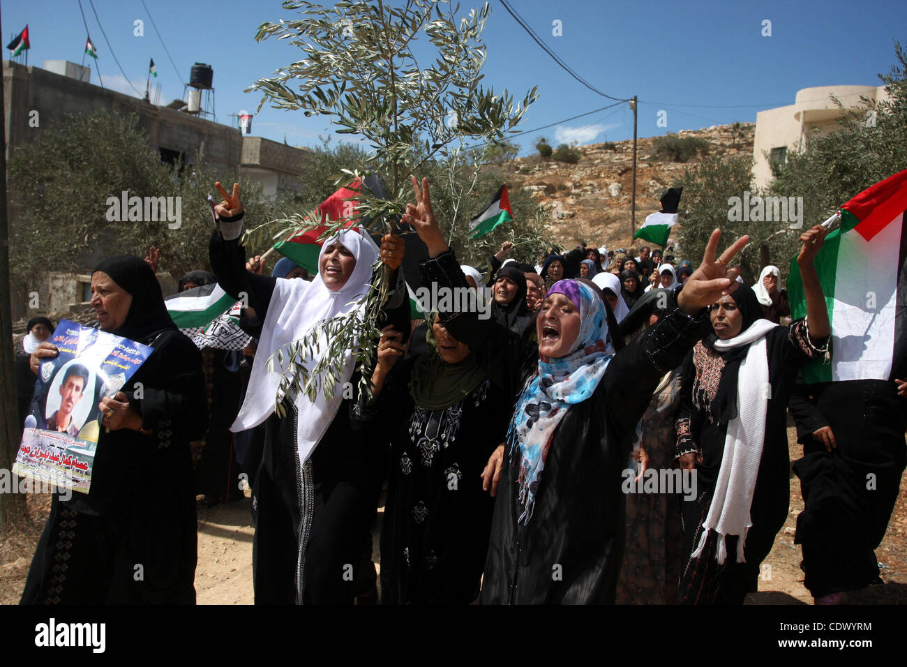 Palästinensische Frauen trauern während der Beerdigung von Issam Badran in der West Bank Dorf Qusra in der Nähe von Nablus, am 24. September 2011. Badran erschossen wurde Freitag während einer Auseinandersetzung mit israelische Soldaten und Siedler. Die Dreharbeiten kam in einer Zeit der erhöhten Spannungen über palästinensischen Präsidenten Mahmoud Abbas Gebot Stockfoto