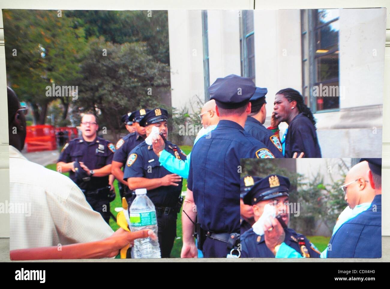 6. September 2011 - vergrößert Manhattan, New York, USA - anonyme Foto von dem Vorfall mit dem NYPD von Stadtrat Mitglied JUMAANE WILLIAMS zur Verfügung gestellt. Des Rates Mitglied Jumaane D. Williams (D-Brooklyn) befasst sich mit die Ereignissen am gestrigen West indisch-amerikanische Tag Karneval, er führte und Kirsten Stockfoto