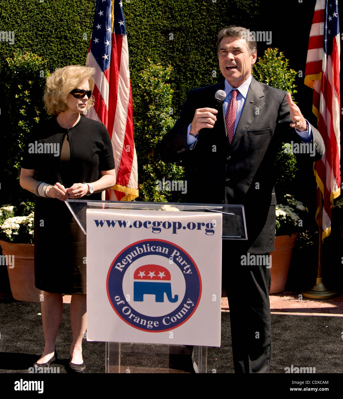 8. September 2011 - Corona del Mar, Kalifornien, USA - Texas-Gouverneur und republikanische Presidential Hopeful RICK PERRY während einer Kampagne stop in Orange County. (Kredit-Bild: © Brian Cahn/ZUMAPRESS.com) Stockfoto