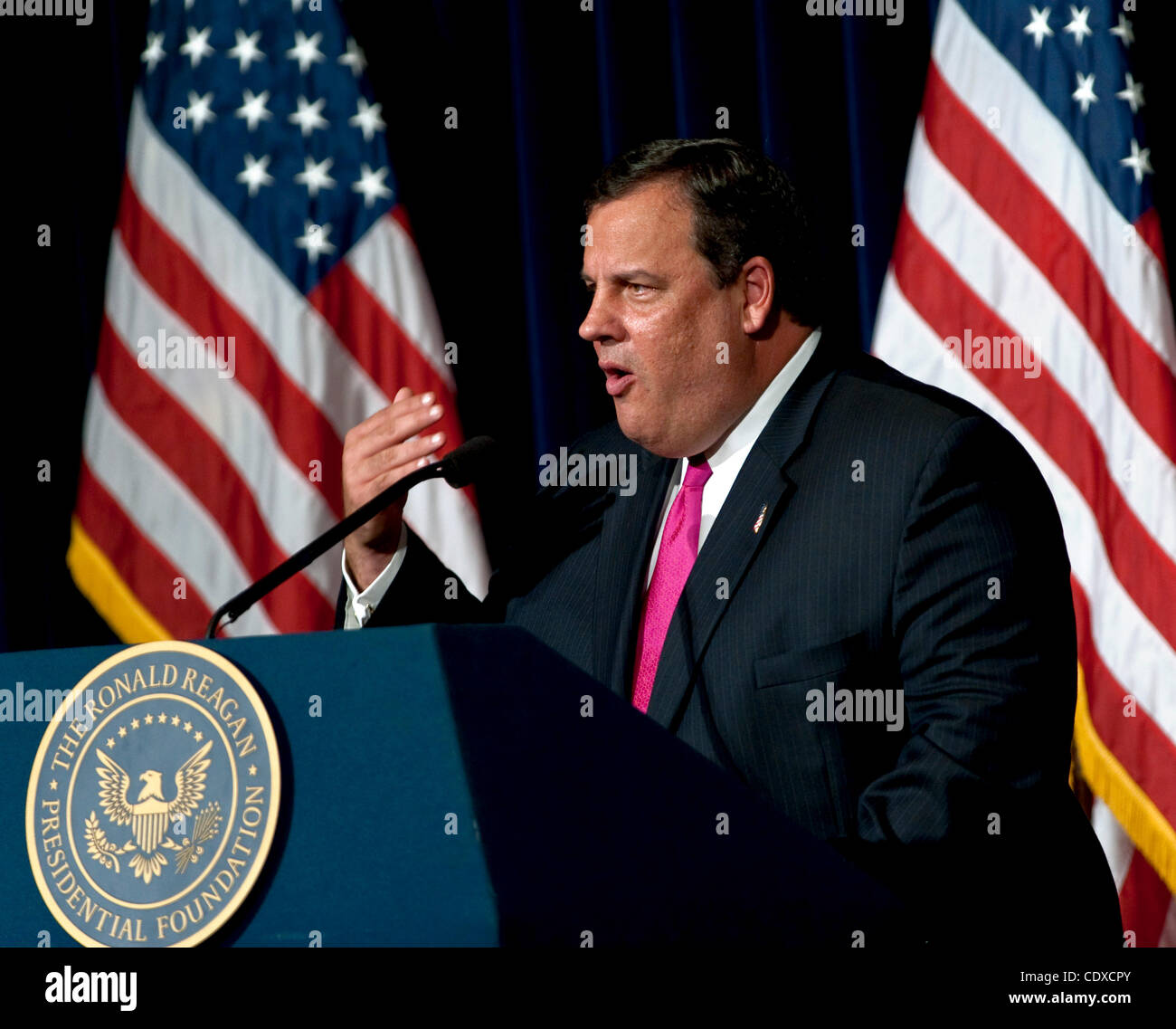 27. September 2011 - Simi Valley, Kalifornien, USA - inmitten von erneuten Spekulationen über seine möglich Einstieg in den republikanischen Präsidenten, liefert Gouverneur von New Jersey, Chris Christie die 'Perspectives on Leadership Forum' Rede bei der Ronald Reagan Presidential Library. Stockfoto