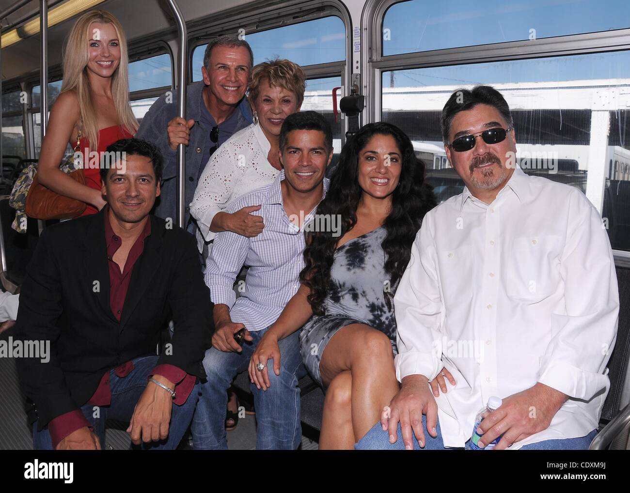 15. August 2011 - Hollywood, Kalifornien - Los Angeles Premiere von '' Los Amerikaner '' bei Transit TV in Sun Valley, CA 15.08.11 2011..CARRIE REICHENBACH, JAY MONTALVO, TONY PLANA, LUPE ONTIVEROS, ESAI MORALES, YVONNE DELAROSA und Regisseur DENNIS LEONI(Credit Image: © Scott Kirkland/Globe Photos/ Stockfoto