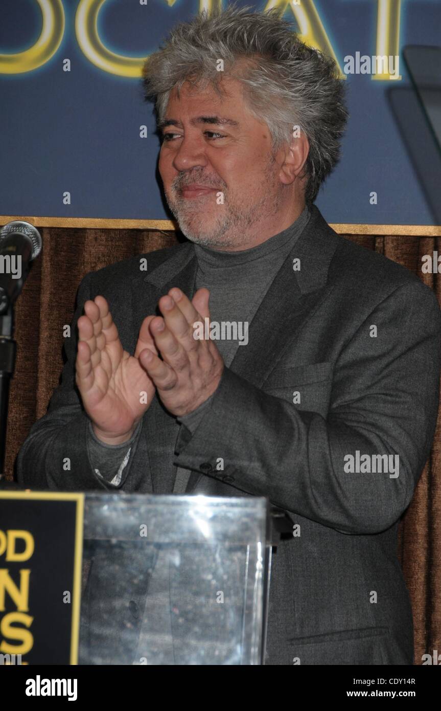 9. November 2011 - Los Angeles, Kalifornien, USA - 9. November 2011 - Los Angeles, Kalifornien, USA - Regisseur PEDRO ALMODOVAR zu den Cecil B. Demille Award Pressekonferenz Ankündigung zu Ehren Morgan Freeman auf der 69. Annual Golden Globe Awards am 15. Januar 2012. (Kredit-Bild: © Paul Fenton/ZUM Stockfoto