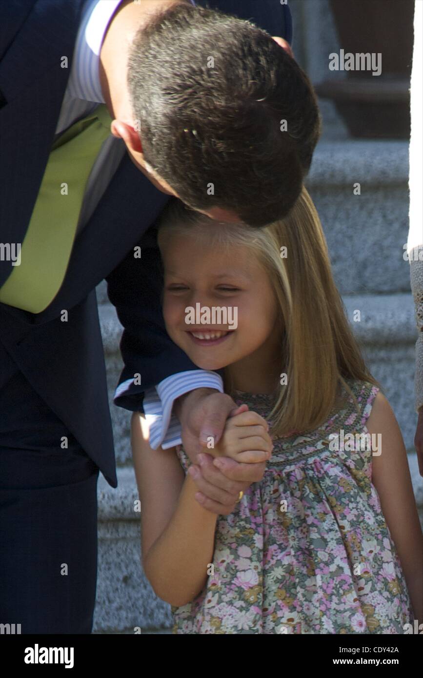 19. August 2011 - Madrid, Spanien - spanische König Juan Carlos, Königin Sofia, Prinz Felipe, Prinzessin Letizia, Prinzessin Leonor Prinzessin Sofia, Infantin Elena kümmert sich ihre Tochter Victoria Federica und Sohn Felipe Juan Froilan an einer Besprechung teilnehmen mit Papst Benedict XVI an der Zarzuela-Palast in Madrid, auf Augu Stockfoto