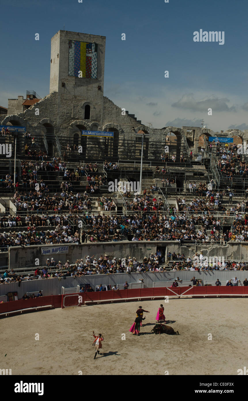 11. September 2011 - Arles, Texas, feiert USA - Sep 11, 2011 - Arles, Frankreich - portugiesischen Matador JOAO MOURA seinen Sieg während der Feria du Riz Corrida. (Kredit-Bild: © Caleb Bryant Miller/ZUMAPRESS.com) Stockfoto