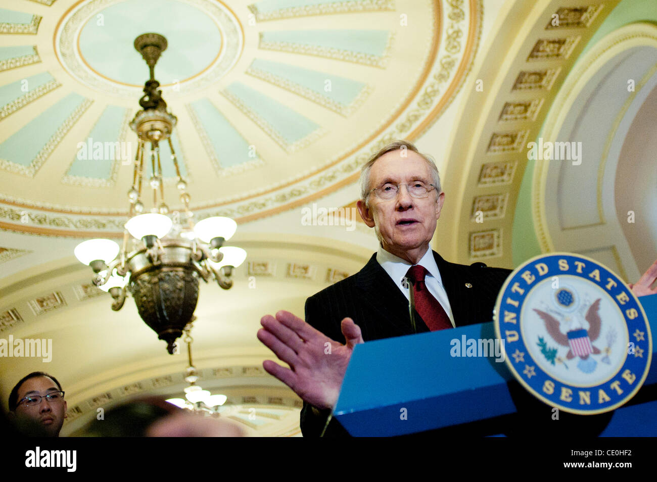 1. August 2011 - Washington, District Of Columbia, USA - Senate Majority Leader HARRY REID (D -NV) spricht zu den Reportern auf dem Capitol Hill Montag. Zwar nicht bereit, Sieg erklären, sagte Reid '' Wir müssen dies an Präsident Obama senden, so schnell wie wir können. (Bild Kredit: Pete Marovich/ZUMAPRESS.com ©) Stockfoto