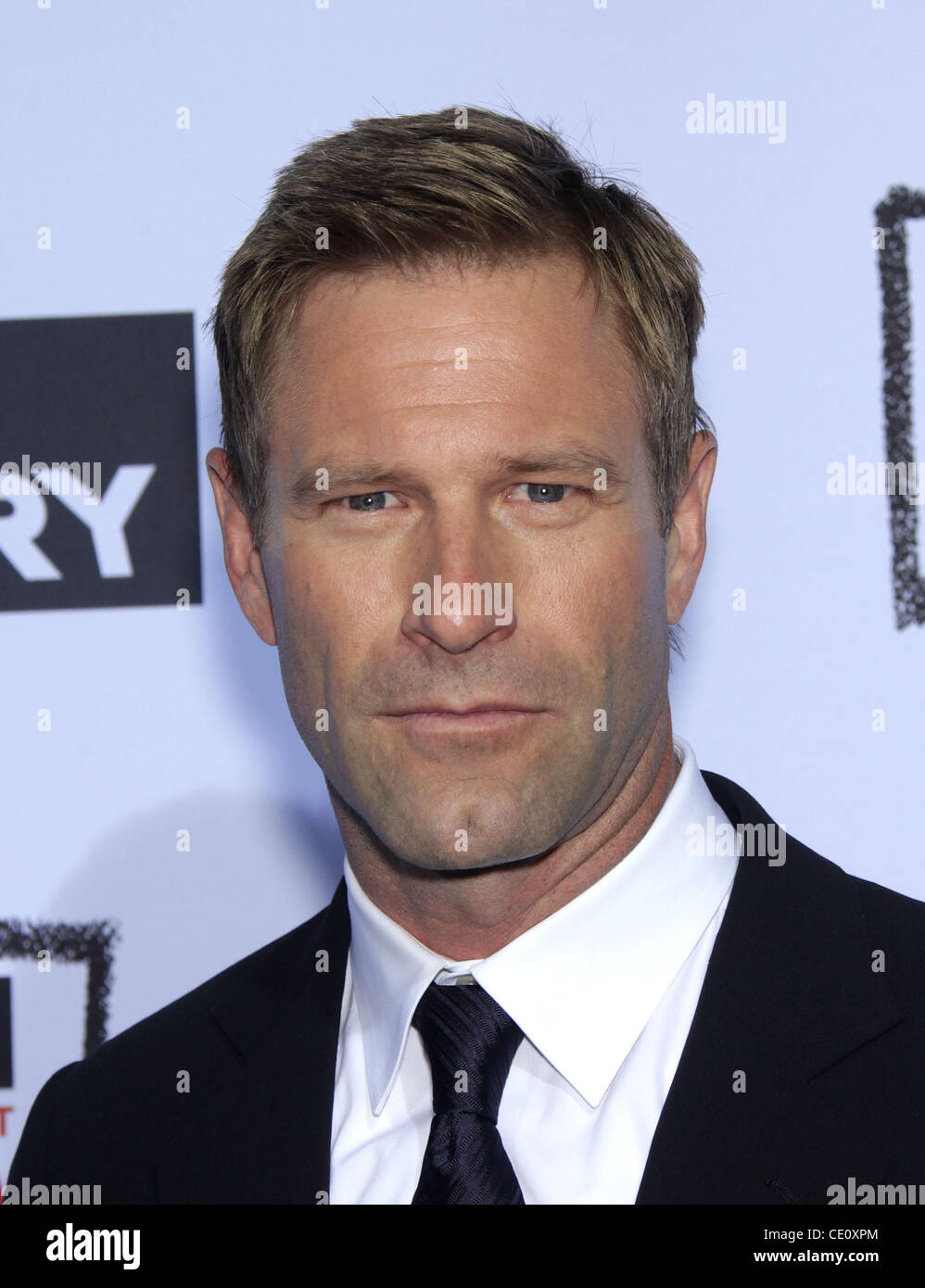13. Oktober 2011 kommt für die Premiere des Films "Rum Diary" auf der Bing-Theater - Los Angeles, Kalifornien, USA - AARON ECKHART. (Kredit-Bild: © Lisa O'Connor/ZUMAPRESS.com) Stockfoto