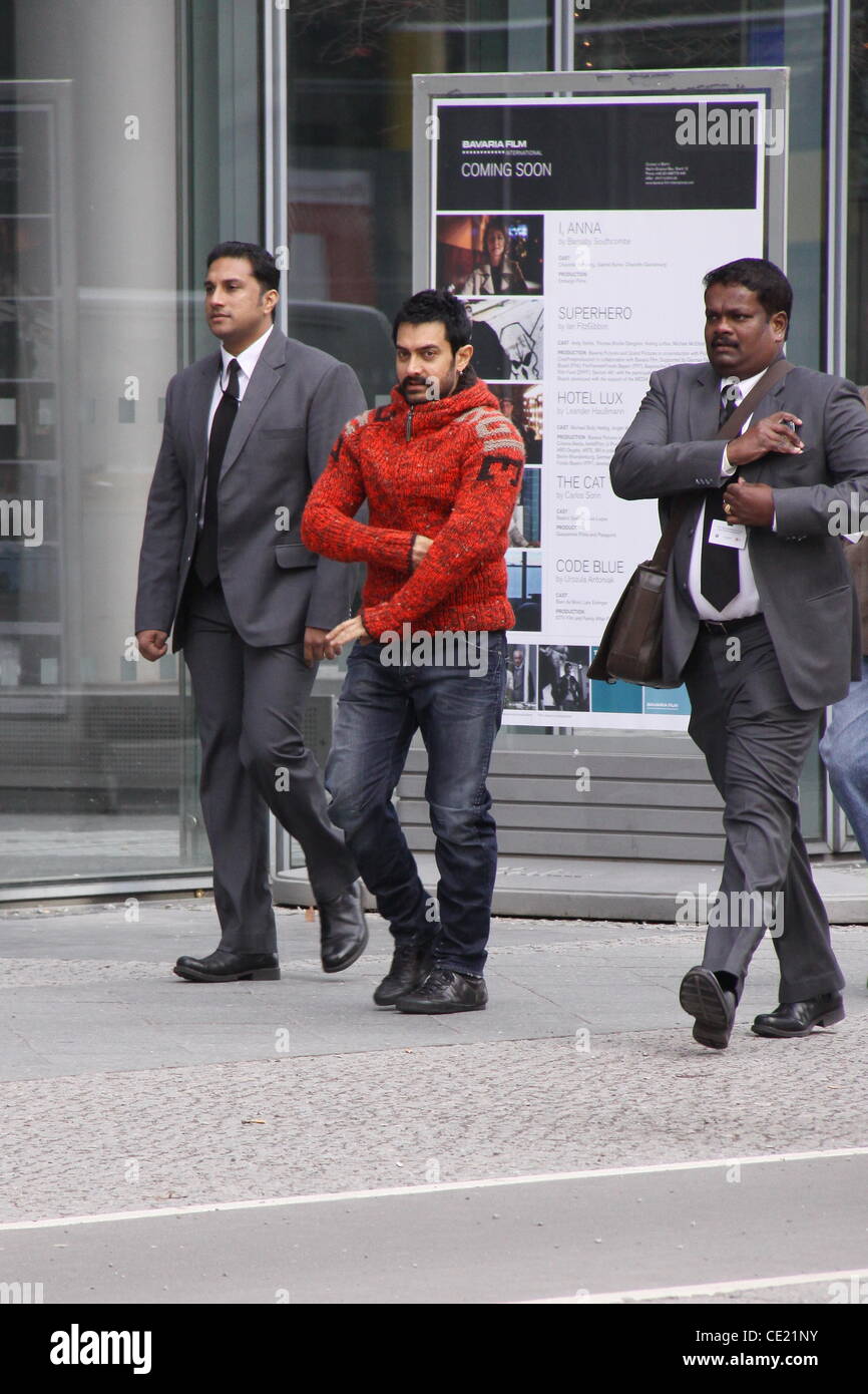 Aamir Khan auf seinem Weg zum Grand Hyatt Hotel zu einer Pressekonferenz für die 61. Internationalen Filmfestspiele Berlin (Berlinale). Berlin, Deutschland - 10.02.2011 Stockfoto