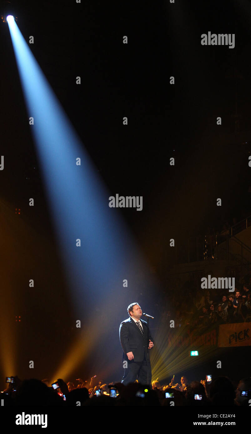 Paul Potts bei The Dome 56 am ISS Dome Arena - show. Düsseldorf - 26.11.2010 Stockfoto