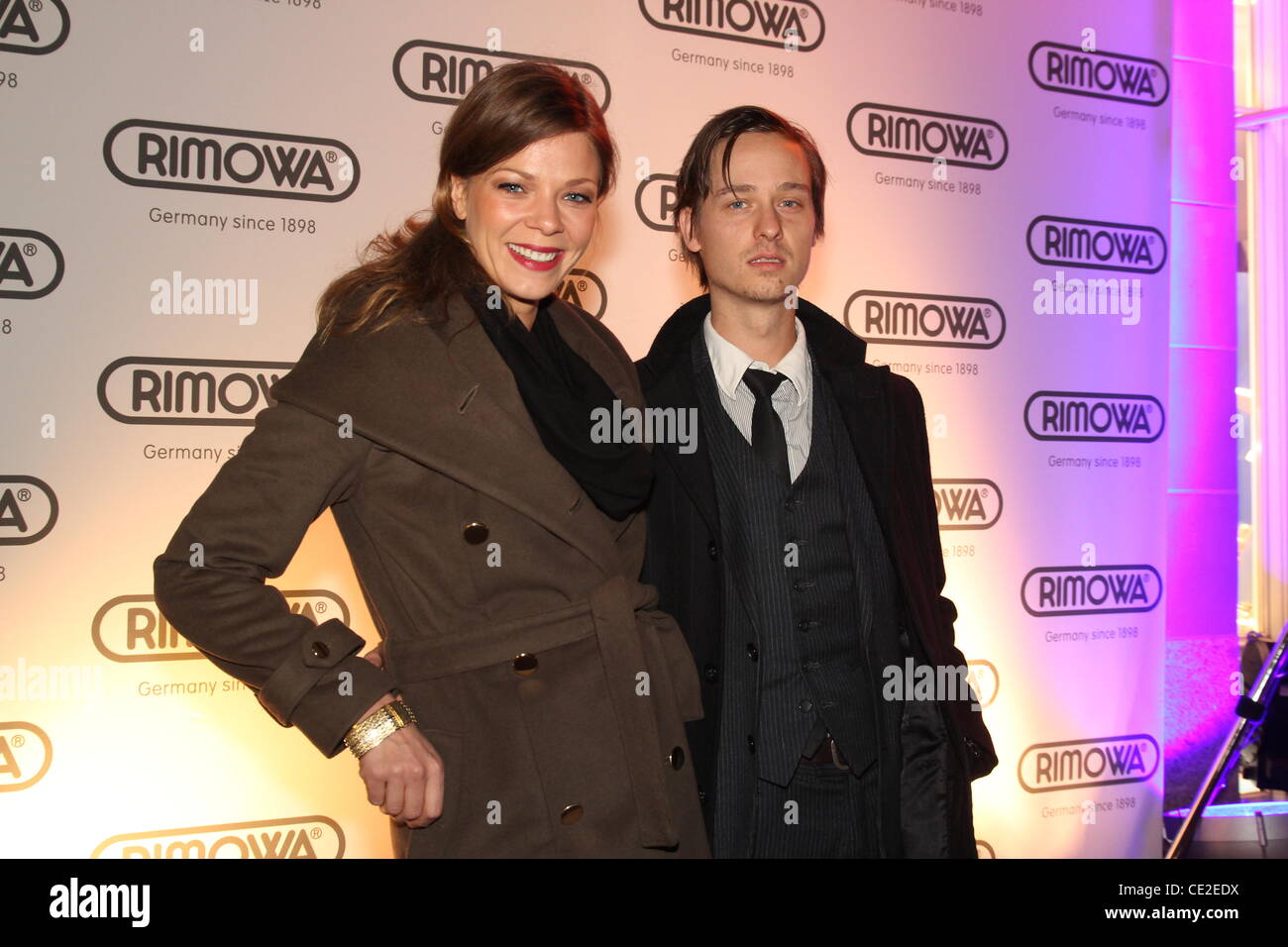 Jessica Schwarz, Tom Schilling bei der Eröffnung der Rimowa Flagship-Store. Köln, Deutschland - 20.10.2010 Stockfoto