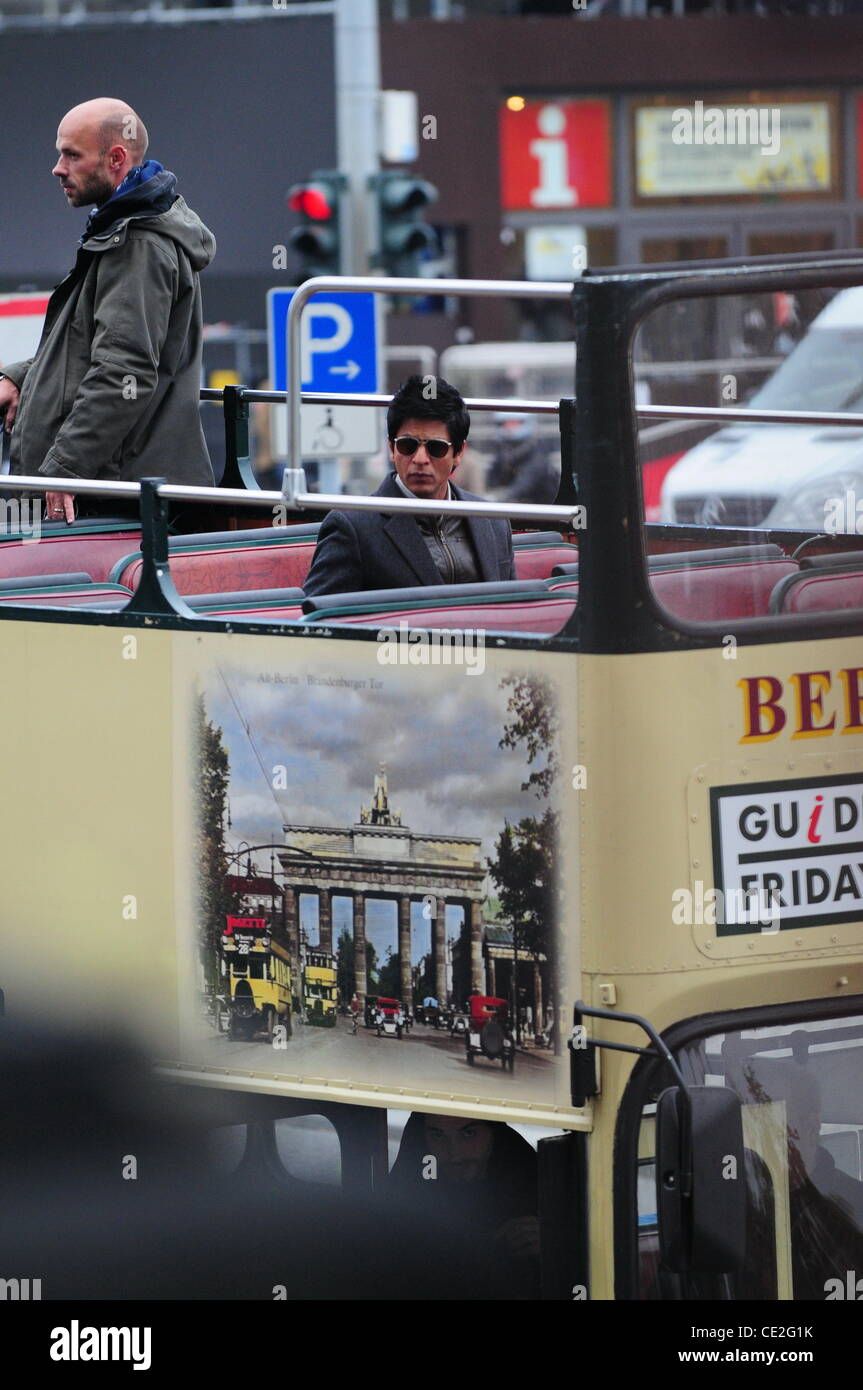 Shahrukh Khan auf eine Berlin-Tour-Bus während der Dreharbeiten zu seinem neuen Films in der Mitte. Berlin, Deutschland - 11.10.2010 Stockfoto