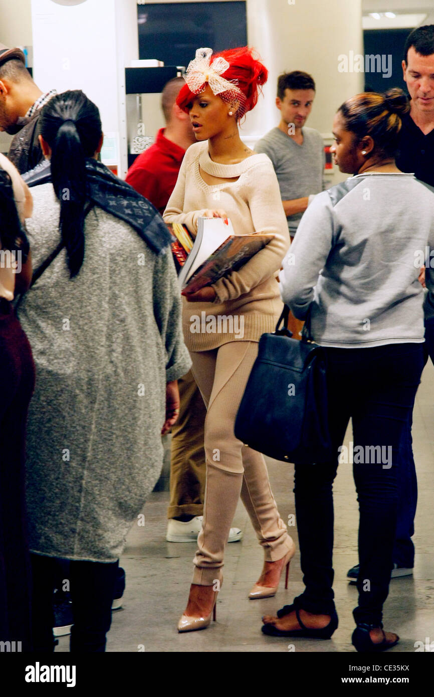 Rihanna Und Ihr Freund Matt Kemp Einkaufen Im Store Colette In Paris Paris Frankreich 07 10 10 Stockfotografie Alamy