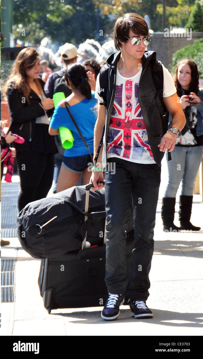 James Maslow Mitglieder der Band Big Time Rush fahren ihre Hotel New York City, USA - 11.10.10 Stockfoto