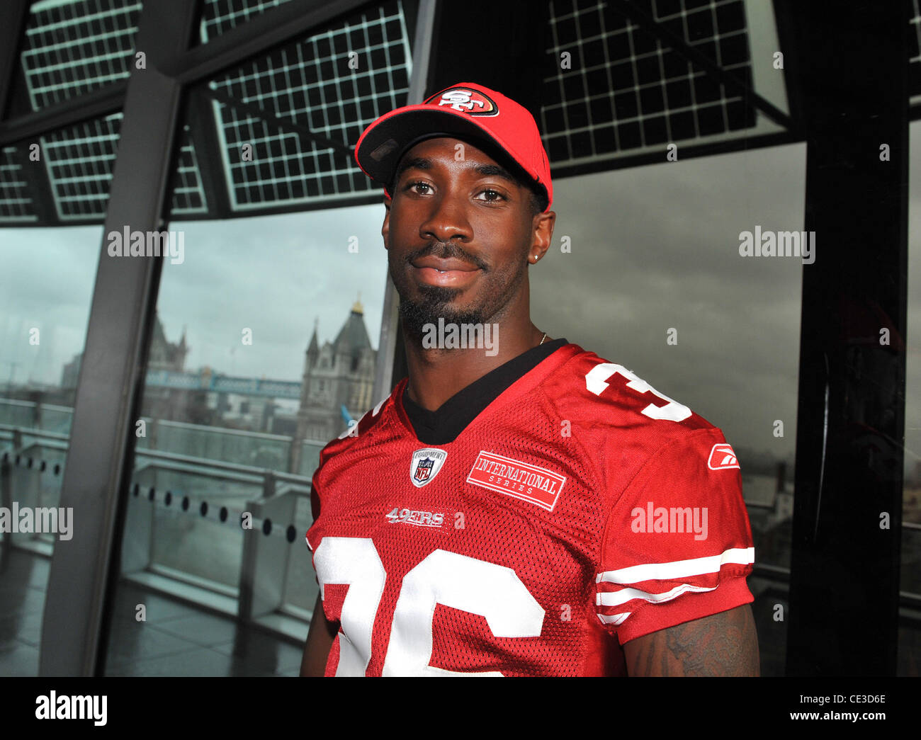 Shawntae Spencer San Francisco 49ers - Fototermin auf Potters Field Park statt. Londoner Bürgermeister trifft Mitglieder der fünffache SuperBowl Champions vor ihrem Spiel gegen die Denver Broncos in der Wembley Arena am 31. Oktober. London, England - 26.10.1 Stockfoto
