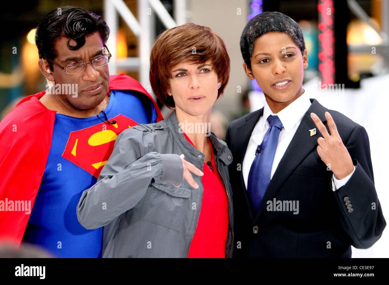 Al Roker als Superman, Natalie Morales als Justin Bieber und Tamron Hall als Präsident Barack Obama NBC "Today Show" feiert Halloween am Rockefeller Center New York City, USA - 29.10.10 Stockfoto