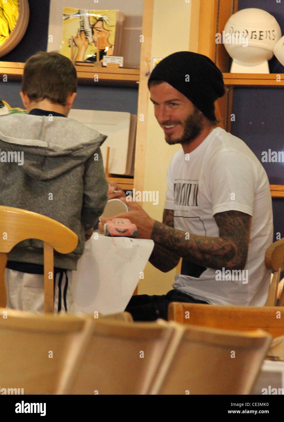 David Beckham nimmt seine Kinder an die Kunst und ...